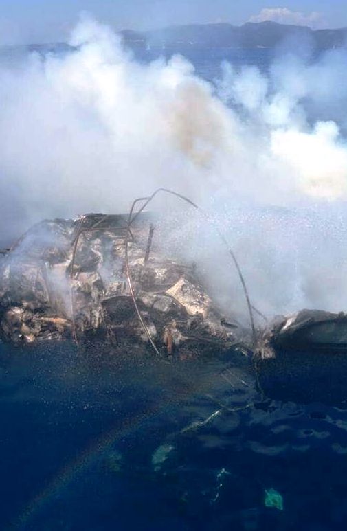 Βυθίστηκε ιστιοπλοϊκό μετά από φωτιά στο Μεγανήσι Λευκάδας! (ΑΠΙΣΤΕΥΤΕΣ ΕΙΚΟΝΕΣ) - Φωτογραφία 8