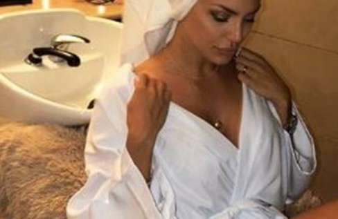 Οι πρώτες εικόνες: Πανέμορφη νύφη η Αλεξάνδρα Παναγιώταρου – Δείτε το εντυπωσιακό της νυφικό - Φωτογραφία 1