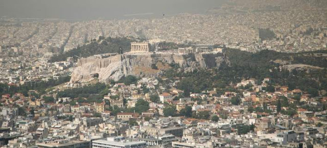Η ατμοσφαιρική ρύπανση «πνίγει» την Αθήνα - Φωτογραφία 1