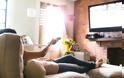 Σηκωθείτε από τους καναπέδες: Ποια νοσήματα που συνδέονται με την καθιστική ζωή επιφέρουν πρόωρο θάνατο