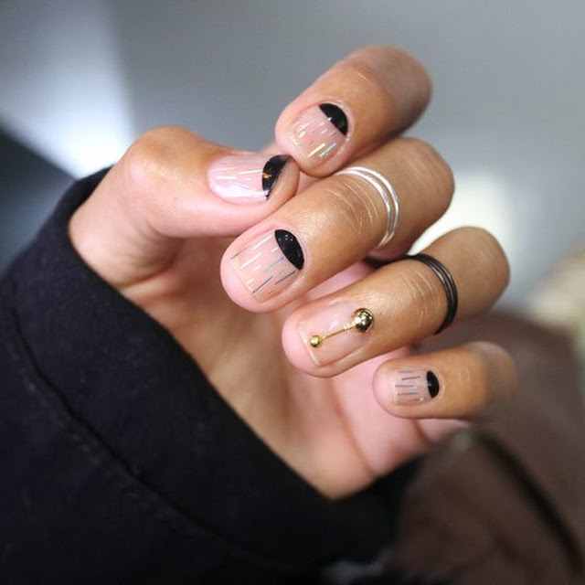 Black manicure: Το νέο καλοκαιρινό beauty trend που αγαπήσαμε - Φωτογραφία 6