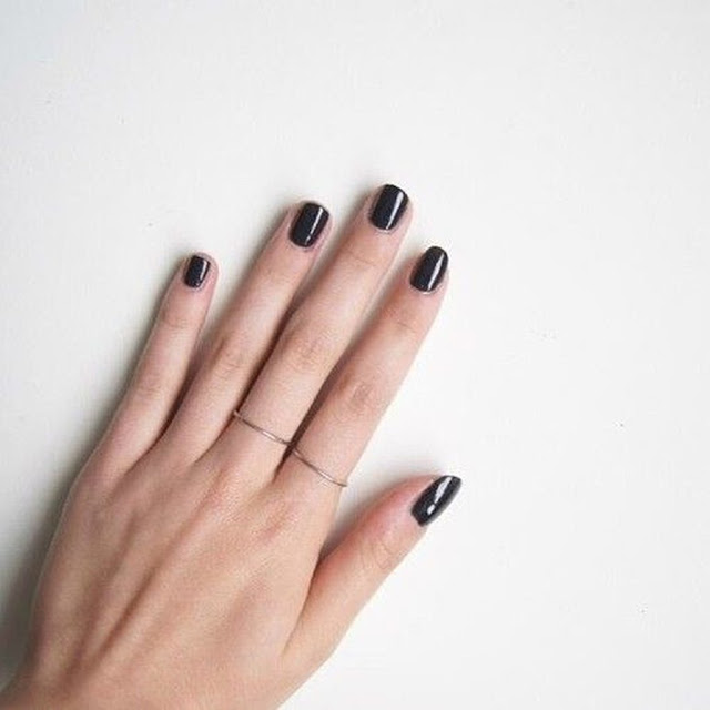 Black manicure: Το νέο καλοκαιρινό beauty trend που αγαπήσαμε - Φωτογραφία 7