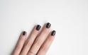 Black manicure: Το νέο καλοκαιρινό beauty trend που αγαπήσαμε - Φωτογραφία 7
