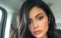 Η Kylie Jenner αφαίρεσε τα εμφυτεύματα από τα χείλη της και το αποτέλεσμα είναι μοναδικό! - Φωτογραφία 2