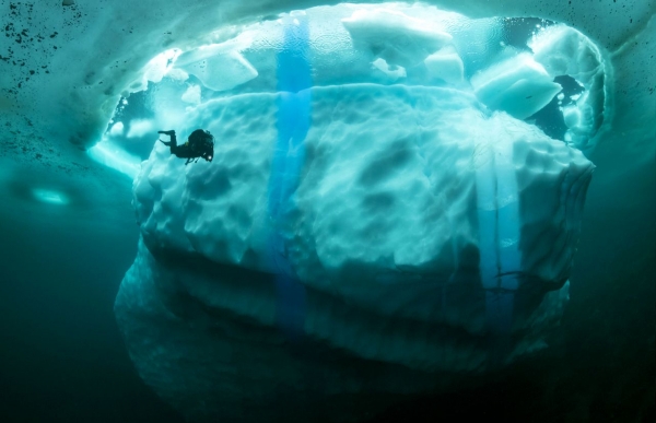 Παγόβουνα κάτω από την επιφάνεια της θάλασσας - Φωτογραφία 1