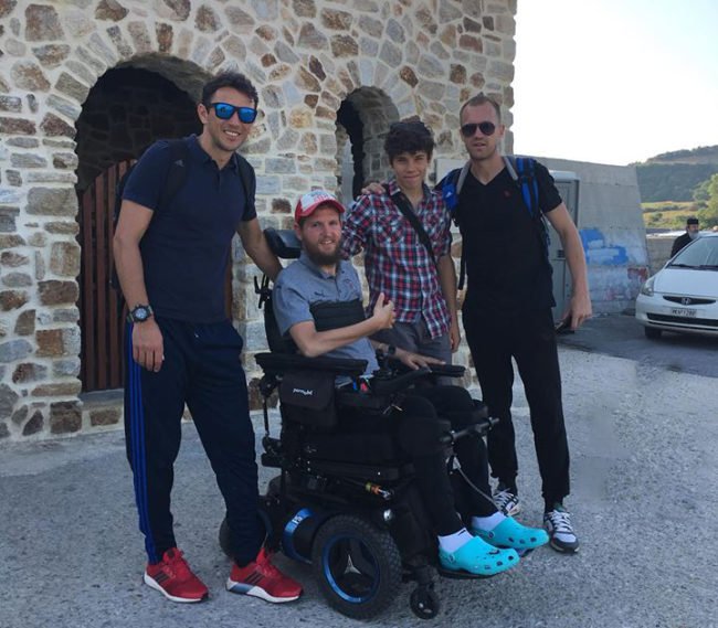 Στο Άγιον Όρος ο ποδοσφαιριστής που έμεινε ανάπηρος και βαπτίστηκε Ορθόδοξος - Φωτογραφία 1