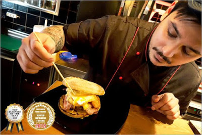 Ποιος είναι ο χασάπης και σεφ Σπύρος Αλαφούζος που έκανε να παραμιλάει όλη η Αθήνα με τα σκληροπυρηνικά burger του; Σας τον αποκαλύπτουμε σήμερα... - Φωτογραφία 1