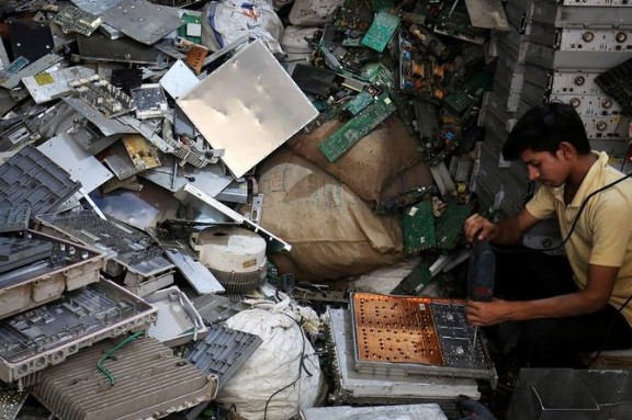 Ο άτυπος κάδος ανακύκλωσης της Ινδίας: Η πόλη όπου τα ηλεκτρονικά πηγαίνουν να πεθάνουν - Φωτογραφία 1