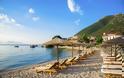 Γραφικό ψαροχώρι με εντυπωσιακές παραλίες στη Λευκάδα - Φωτογραφία 2