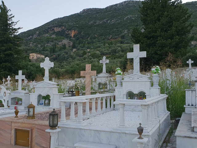 Αγριόχορτα πνίγουν τους τάφους στο ΒΑΣΙΛΟΠΟΥΛΟ Ξηρομέρου (ΦΩΤΟ) - Φωτογραφία 19
