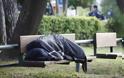 Τουλάχιστον 793 άστεγοι ζουν στην Αθήνα κυρίως Ελληνες κάτω των 44 ετών