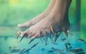 Νεαρή από τη Βρετανία έχασε τα νύχια των ποδιών της από το fish pedicure
