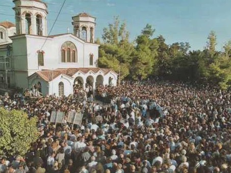 Όταν η Ελλάδα πενθεί: Θάνατοι διάσημων Ελλήνων που συγκλόνισαν το πανελλήνιο - 7 κηδείες που μετατράπηκαν σε λαϊκό προσκύνημα [photos] - Φωτογραφία 3