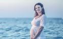 Εγκυμοσύνη: Τι ισχύει για ταξίδια, ηλιοθεραπεία και μπάνιο στη θάλασσα