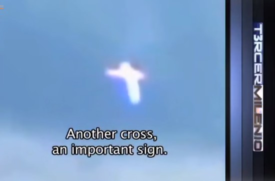 ΣΟΚΑΡΙΣΤΙΚΟ ΒΙΝΤΕΟ! Περίεργη οντότητα μετατρέπεται σε σταυρό πάνω από την Κριμαία [video] - Φωτογραφία 1