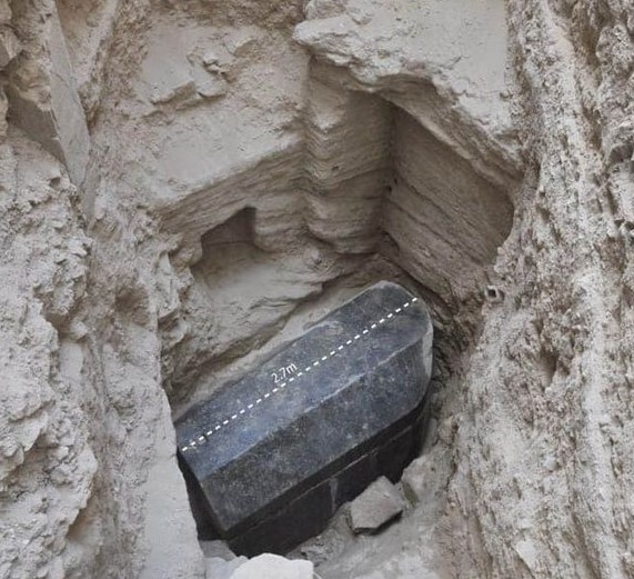 Μυστηριώδης τεράστια μαύρη σαρκοφάγος βρέθηκε στη Αίγυπτο και κανείς δεν ξέρει τι έχει μέσα [Photos] - Φωτογραφία 3