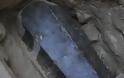 Μυστηριώδης τεράστια μαύρη σαρκοφάγος βρέθηκε στη Αίγυπτο και κανείς δεν ξέρει τι έχει μέσα [Photos]