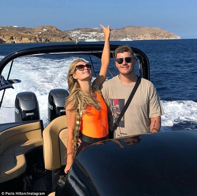 Paris Hilton: Ξέγνοιαστες στιγμές στο νησί των ανέμων με τον αρραβωνιαστικό της! - Φωτογραφία 5