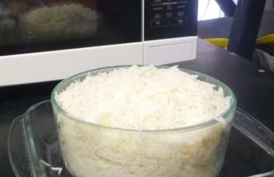 Προσοχή με το ρύζι: Κίνδυνος δηλητηρίασης αν το ξαναζεστάνετε - Φωτογραφία 1