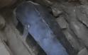 Μυστηριώδης τεράστια μαύρη σαρκοφάγος βρέθηκε στη Αίγυπτο και κανείς δεν ξέρει τι έχει μέσα (Photos)