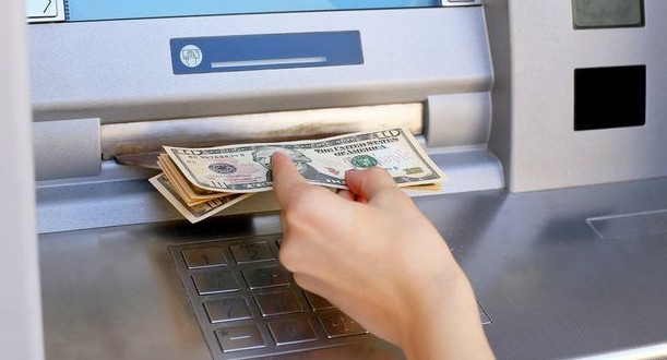5 λάθη που κάνεις όταν πας στο ATM - Φωτογραφία 1