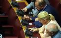 Βουλή: Πέρασε με 241 ψήφους η κατάτμηση της Β' Αθηνών - «Κόλλησε» ξανά το σύστημα της ηλεκτρονικής ψηφοφορίας