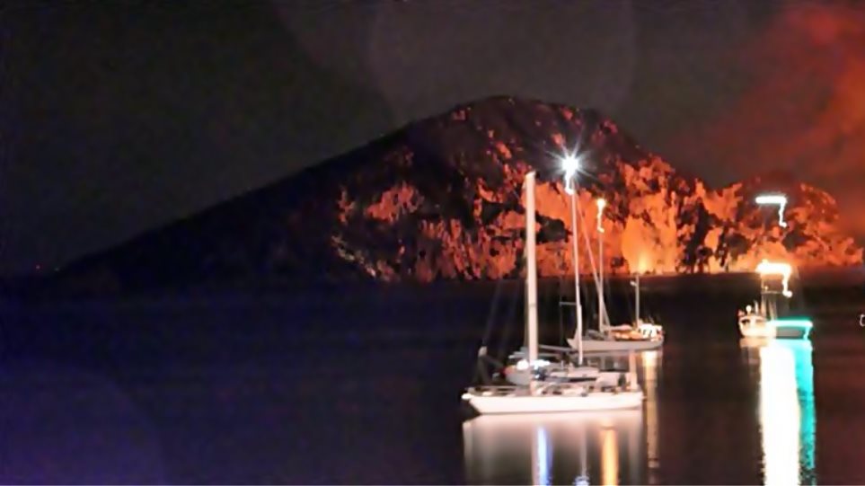 Ζάκυνθος: Ιστιοπλοϊκό σκάφος βυθίστηκε, έπειτα από πυρκαγιά - Φωτογραφία 1