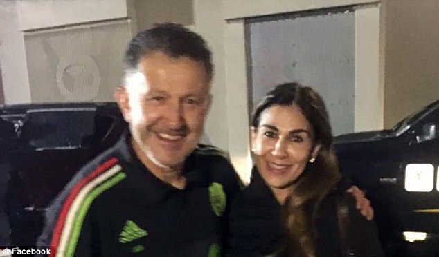 Ο προπονητής του Μεξικού πήγε στο Μουντιάλ και με τη σύζυγο και την... ερωμένη του -Μαζί στο γήπεδο - Φωτογραφία 3