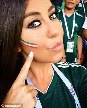 Ο προπονητής του Μεξικού πήγε στο Μουντιάλ και με τη σύζυγο και την... ερωμένη του -Μαζί στο γήπεδο - Φωτογραφία 5