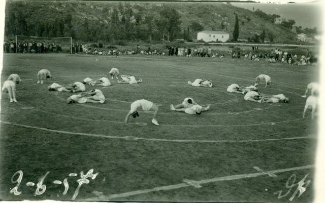 ΚΑΠΟΤΕ: Μαθητές του Γυμνασίου ΒΟΝΙΤΣΑΣ το 1956 σε γυμναστικές επιδείξεις! - Φωτογραφία 4