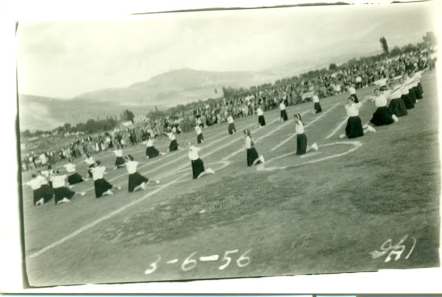ΚΑΠΟΤΕ: Μαθητές του Γυμνασίου ΒΟΝΙΤΣΑΣ το 1956 σε γυμναστικές επιδείξεις! - Φωτογραφία 5