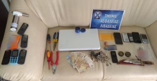 Εξαρθρώθηκε Γεωργιανή σπείρα που χτυπούσε διαμερίσματα στη Λαμία - Φωτογραφία 3
