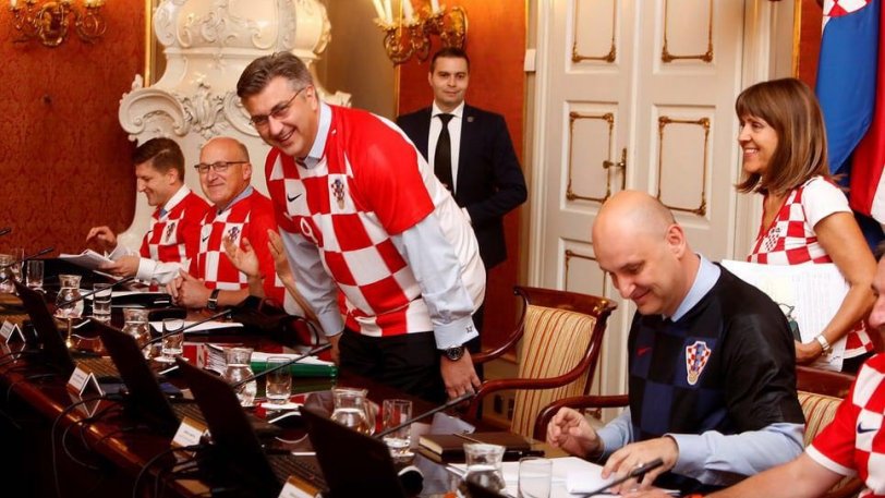 Υπουργικό συμβούλιο με...φανέλες της Κροατίας! - Φωτογραφία 1