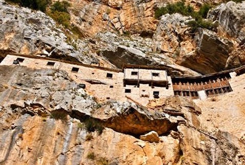 Ιερά Μονή Κηπίνας, το πιο εντυπωσιακό μοναστήρι της Ηπείρου - Φωτογραφία 1