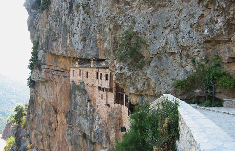 Ιερά Μονή Κηπίνας, το πιο εντυπωσιακό μοναστήρι της Ηπείρου - Φωτογραφία 4