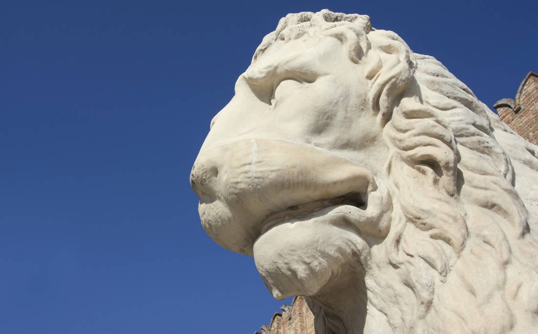 Οι θρύλοι που περιβάλλουν το λιοντάρι του Πειραιά - Φωτογραφία 3
