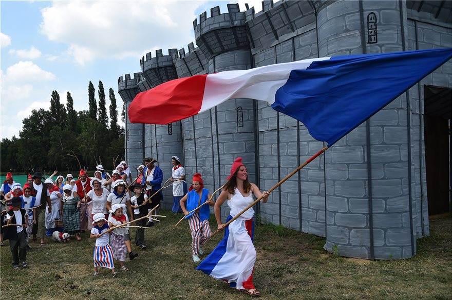 Με λαμπρότητα γιόρτασε η Γαλλία την Ημέρα της Βαστίλης - Φωτογραφία 2