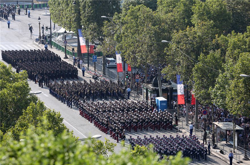 Με λαμπρότητα γιόρτασε η Γαλλία την Ημέρα της Βαστίλης - Φωτογραφία 4