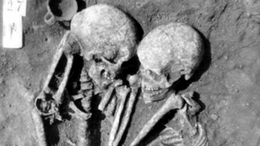 Ο «τάφος των εραστών»: Βρέθηκαν αγκαλιασμένοι μετά από 3.000 χρόνια - Φωτογραφία 1