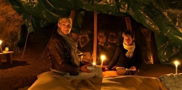Απίστευτο: 2 γυναίκες ζουν σε... σπηλιά λόγω σπάνιας αρρώστιας [photos] - Φωτογραφία 4