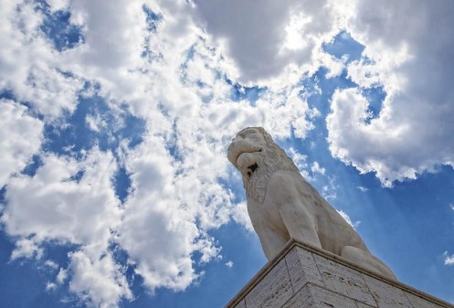 Οι θρύλοι που περιβάλλουν το λιοντάρι του Πειραιά - Το ιστορικό άγαλμα-σύμβολο ατενίζει το μεγάλο λιμάνι [photos] - Φωτογραφία 2