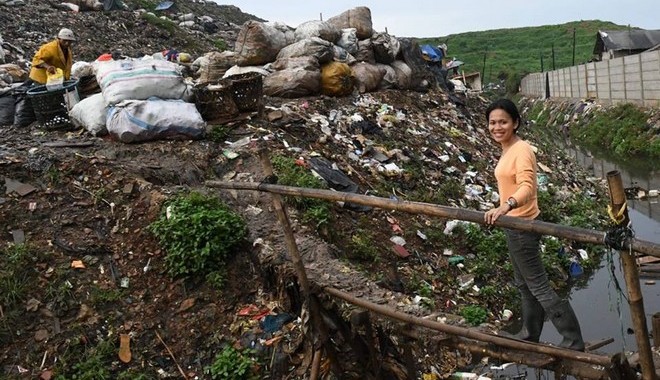Ρίσα: Η πριγκίπισσα των σκουπιδιών - Κάνοντας όνειρα στη μεγαλύτερη χωματερή της Ασίας [video] - Φωτογραφία 3