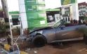 Αυτοκίνητο μπούκαρε σε βενζινάδικο στα Χανιά [photos] - Φωτογραφία 1