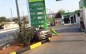 Αυτοκίνητο μπούκαρε σε βενζινάδικο στα Χανιά [photos] - Φωτογραφία 5