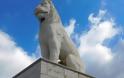 Οι θρύλοι που περιβάλλουν το λιοντάρι του Πειραιά - Το ιστορικό άγαλμα-σύμβολο ατενίζει το μεγάλο λιμάνι [photos] - Φωτογραφία 1