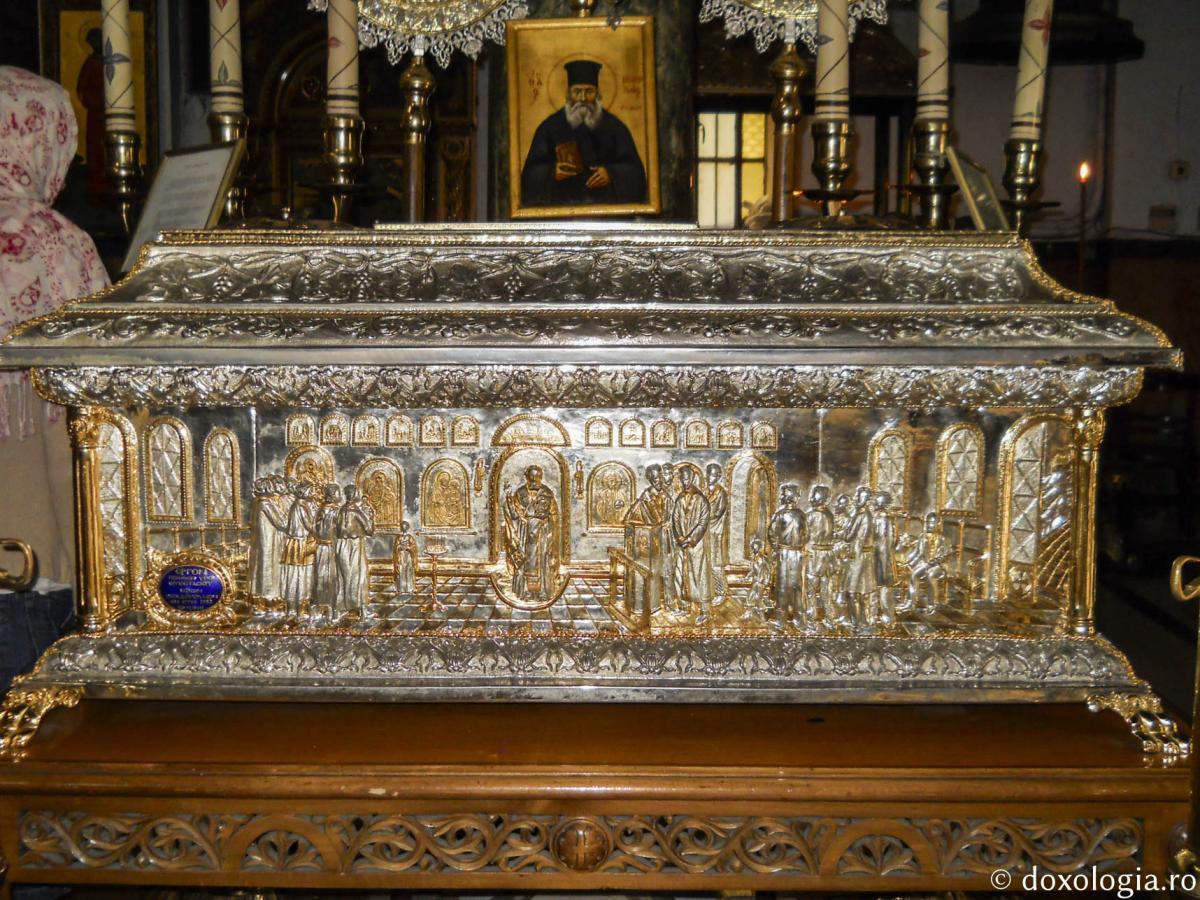 Τα Ιερά Λείψανα του Αγίου Νικολάου Πλανά, προστάτη των παντρεμένων (φωτογραφίες) - Φωτογραφία 12