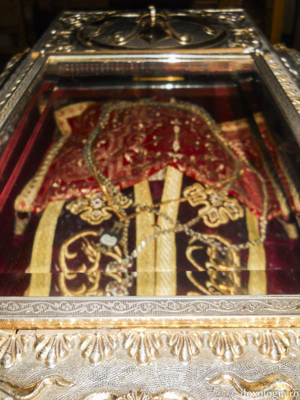 Τα Ιερά Λείψανα του Αγίου Νικολάου Πλανά, προστάτη των παντρεμένων (φωτογραφίες) - Φωτογραφία 9