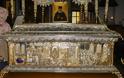 Τα Ιερά Λείψανα του Αγίου Νικολάου Πλανά, προστάτη των παντρεμένων (φωτογραφίες) - Φωτογραφία 12