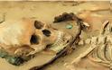 «Τάφοι βαμπίρ»: Αρχαιολόγοι στην Πολωνία βρίσκουν πτώματα που έχουν θαφτεί με δρεπάνια γύρω από το λαιμό