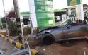 Αυτοκίνητο εισέβαλε σε βενζινάδικο στα Χανιά - Φωτογραφία 1
